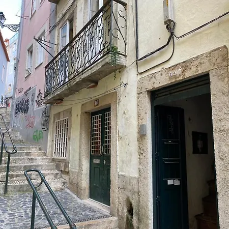 Cosy Mouraria Rooms-3